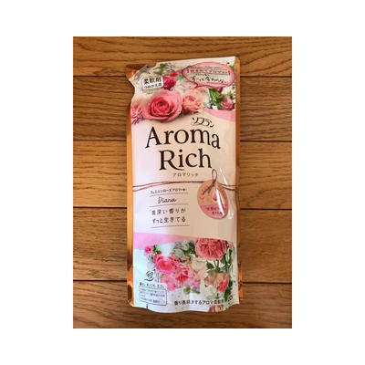 Кондиционер для белья длительного действия Aroma Rich Diana (аромат натуральных масел), LION 400 мл (мягкая упаковка)